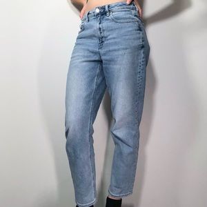 AE Mom Straight Jean Size:4 Short.